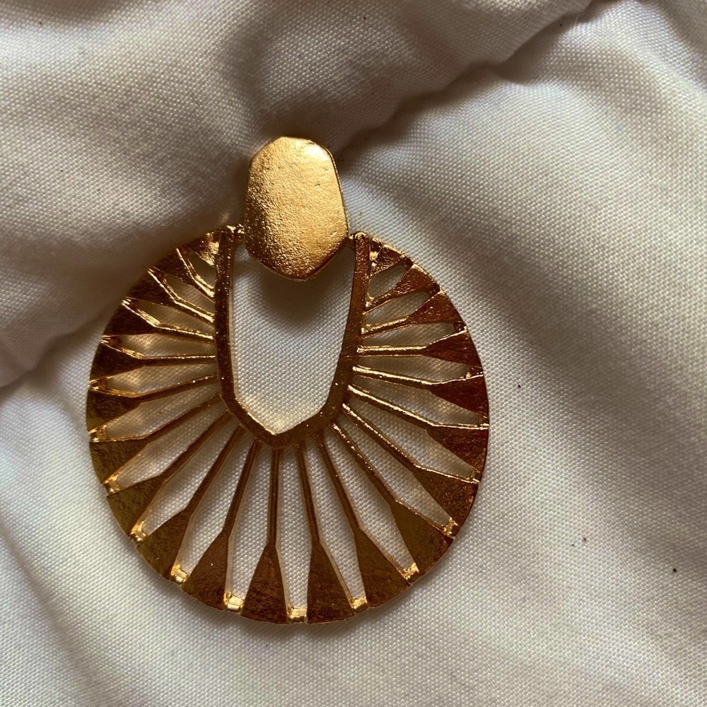 ✨🎉HOST PICK!🎉✨🔥REPEAT SELL OUT🔥 Gold Vermeil Fan Hoop Earrings - Picture 4 of 7